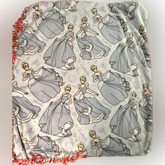 Cinderella - No Sew Fleece Handmade Knotted Blanket - Picture 2 of 9